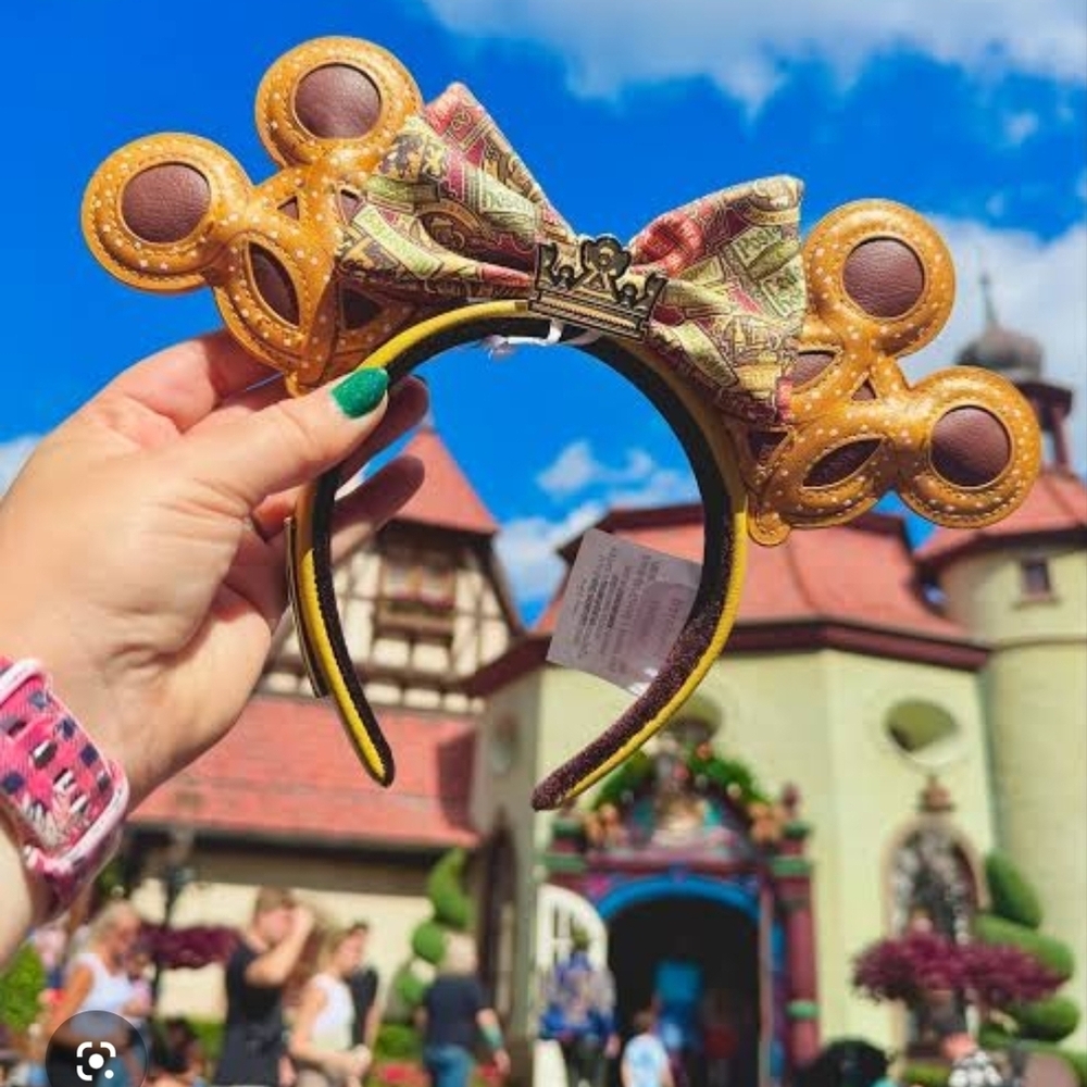 NWT 2024 Disney Parks Loungefly Oktoberfest Minnie ears - Picture 6 of 6